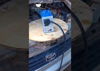 Power an oven with car battery #poweroutage #umeme #cake #jjajjasbakes