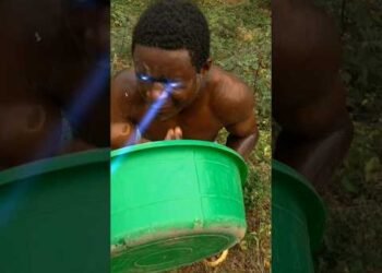 I gotta go to the bathroom lol #funny #uganda #headshots #0728691808 #undomedia