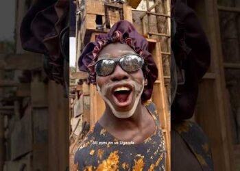 Wow 😮 #alleyesonusuganda #funny #chickendance #chicken #funnyvideo