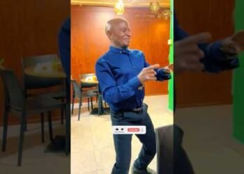 Dancing Father x Hii ni waah waah waah #dance #kenya #uganda #music