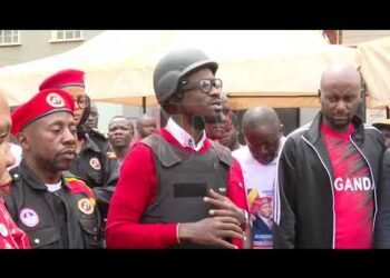 Robert Kyagulanyi asabye ab’e Ntebe bamukwasizeeko ayingire obuyinza